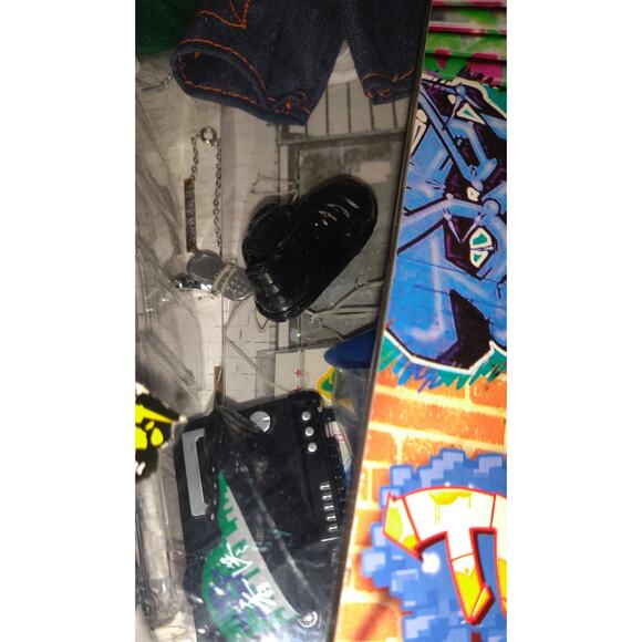 Mattel Flavas Tre Doll Y2K Boombox Music Urban Graffiti Rapper African American - Picture 11 of 16